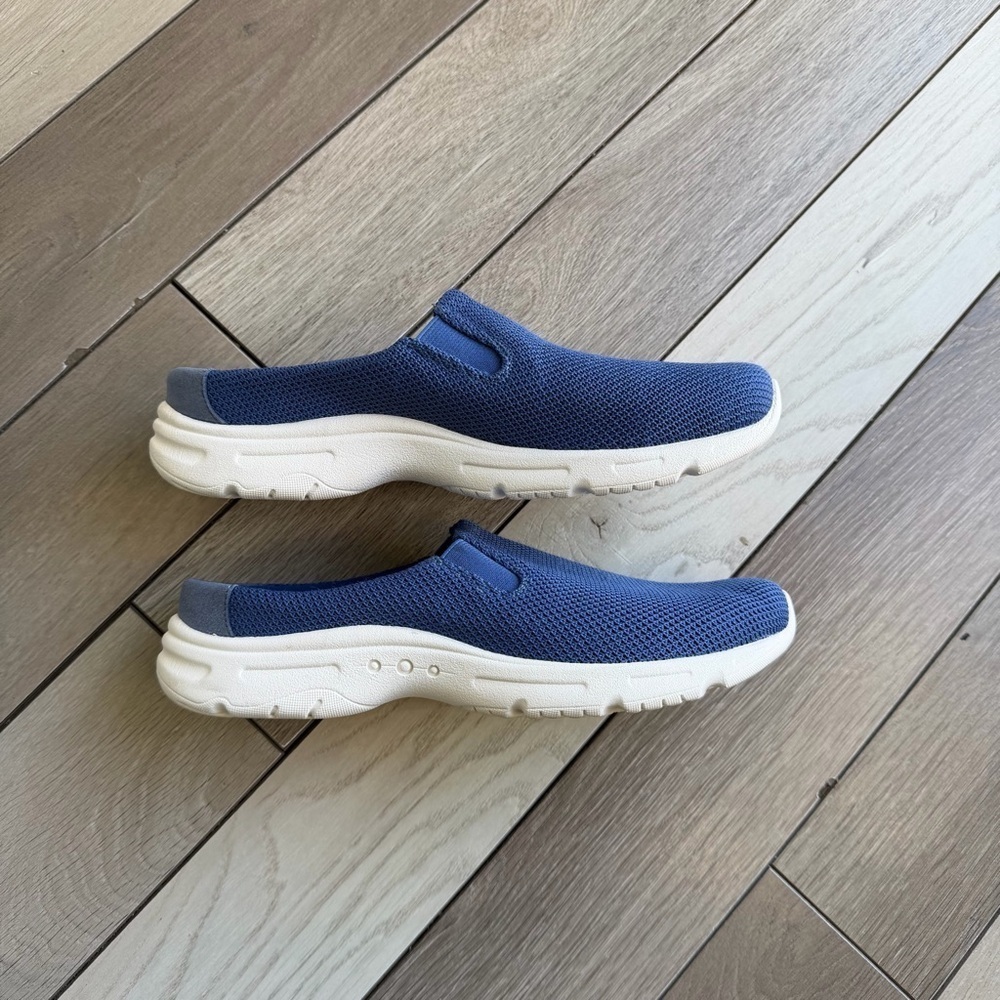 Easy Spirit Women’s Navy Slip-On Shoes | Size: 9 - Picture 3 of 6